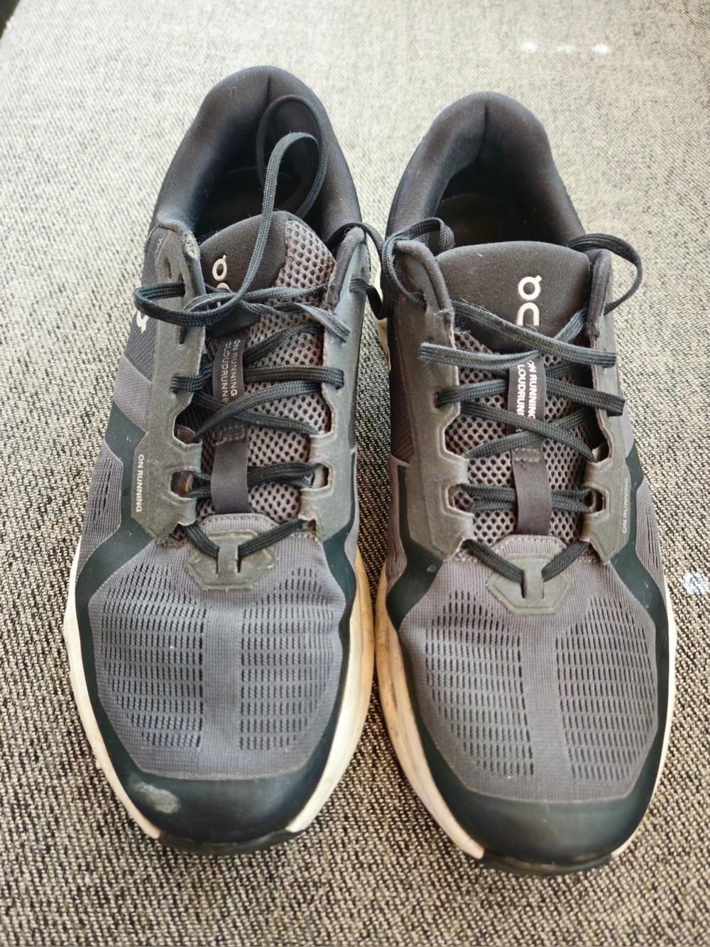 ON Cloud Cloudrunner. S 12 mens. Light wear